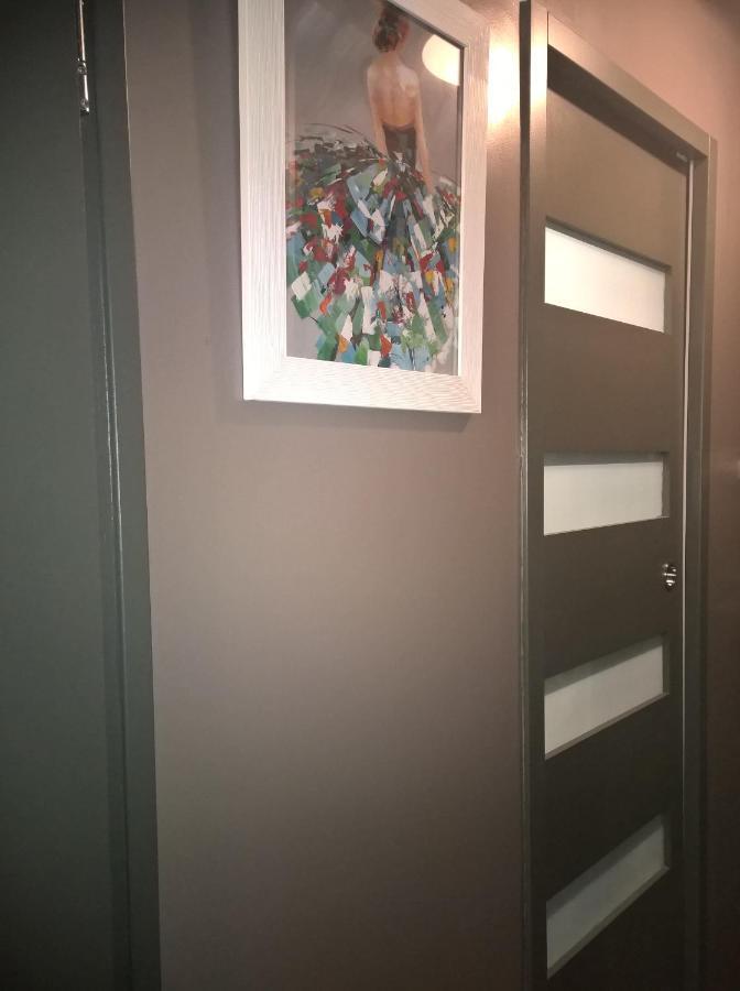 Charmant F2 Paris Expo Versailles Vanves Exterior photo